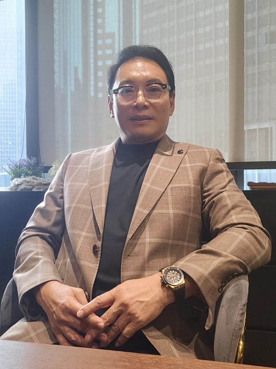 Dr. Victor Chen Woei Shiong in professional setting